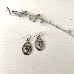 SOLD ⛔️ Om symbol earrings 🧘‍♀️🕉